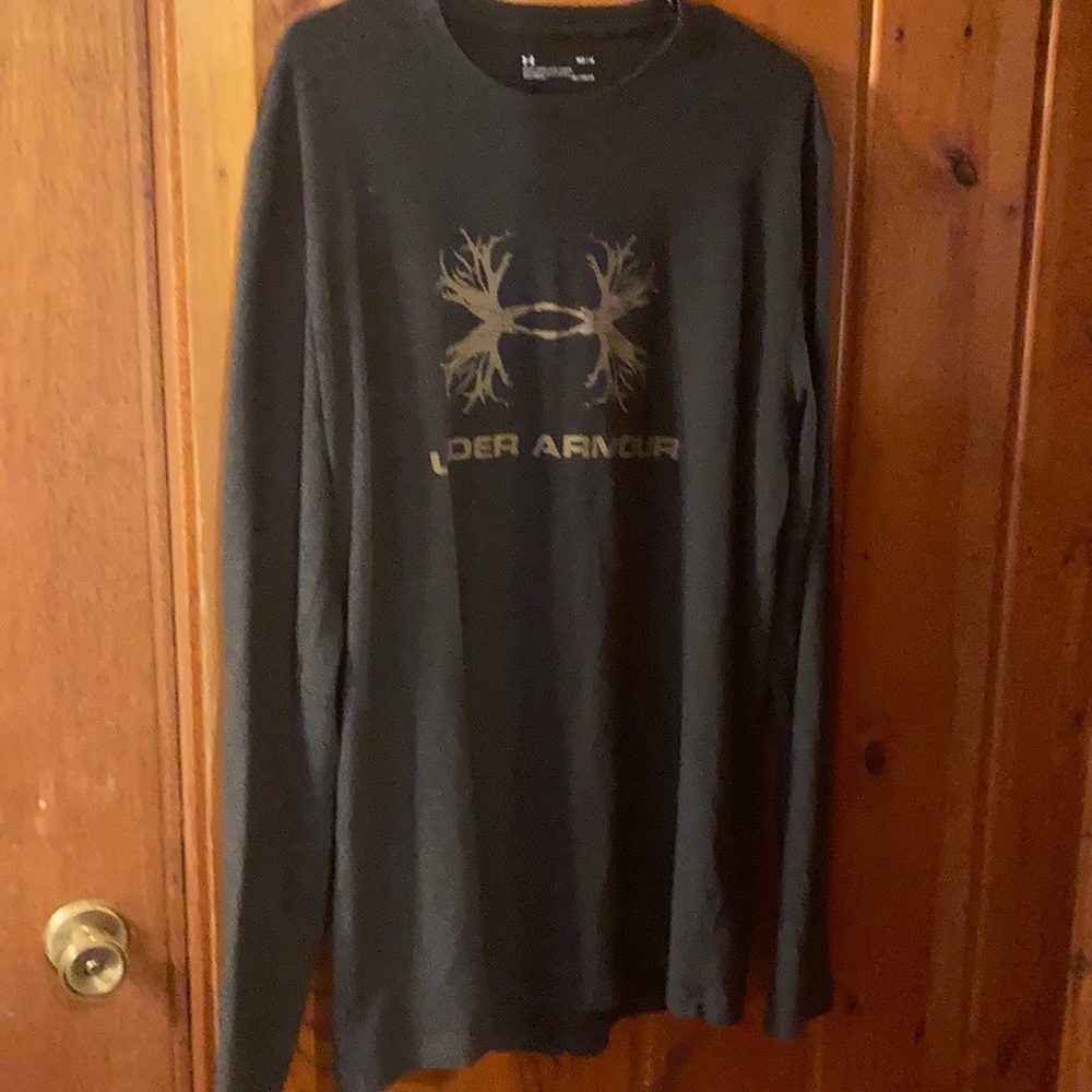 Size M under armour long sleeve T shirt